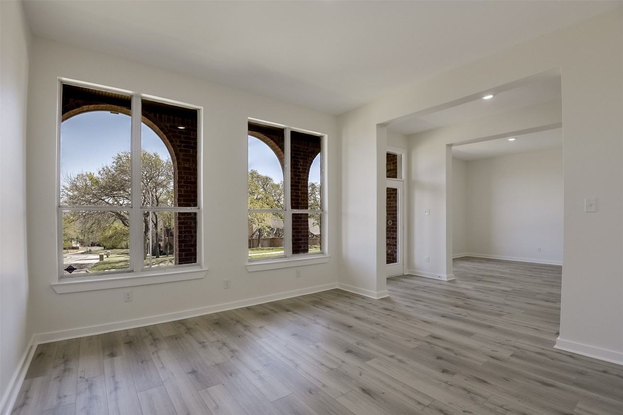 2916 Forestwood Dr - Photo 3 of 37