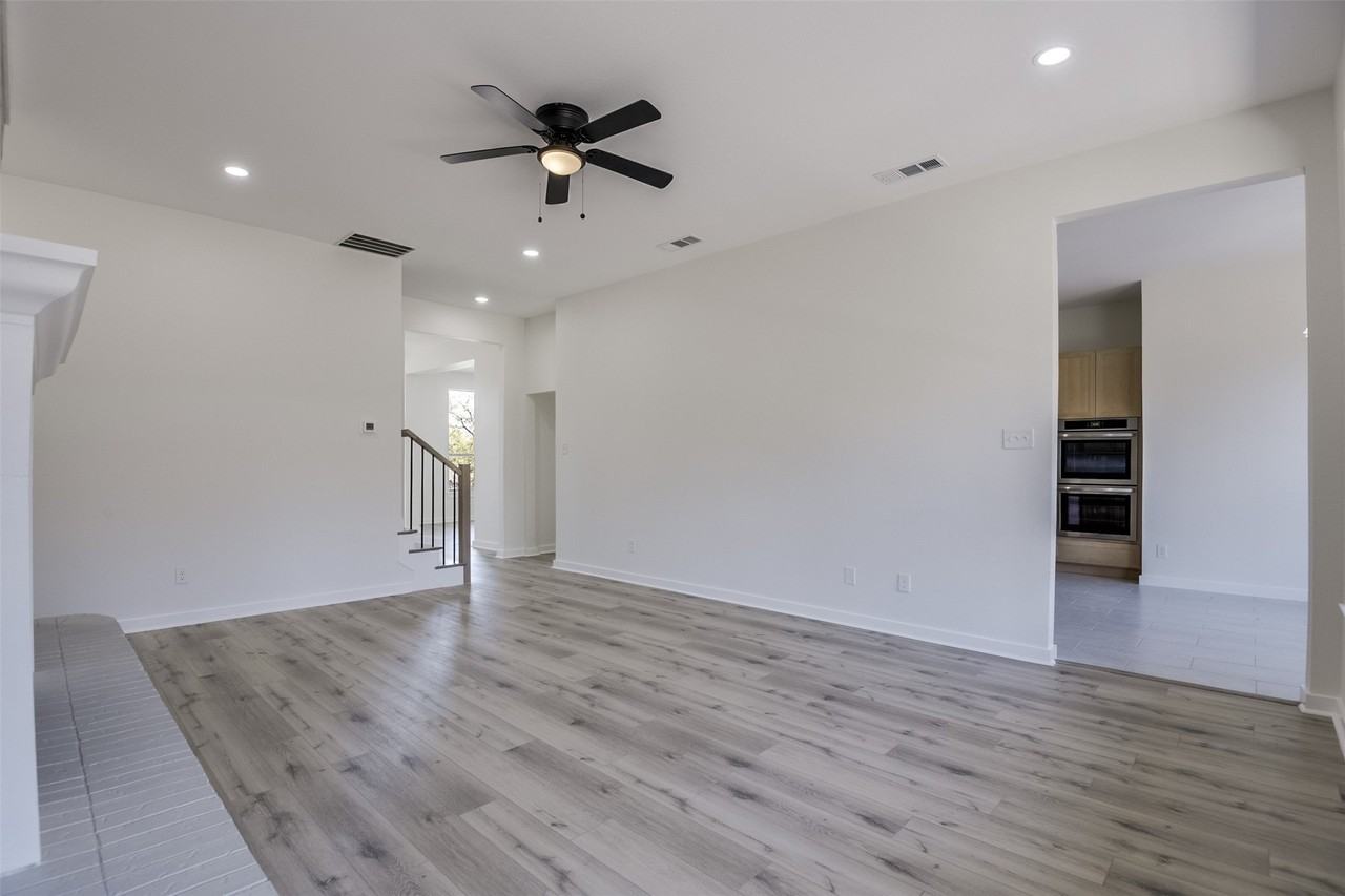2916 Forestwood Dr - Photo 4 of 37