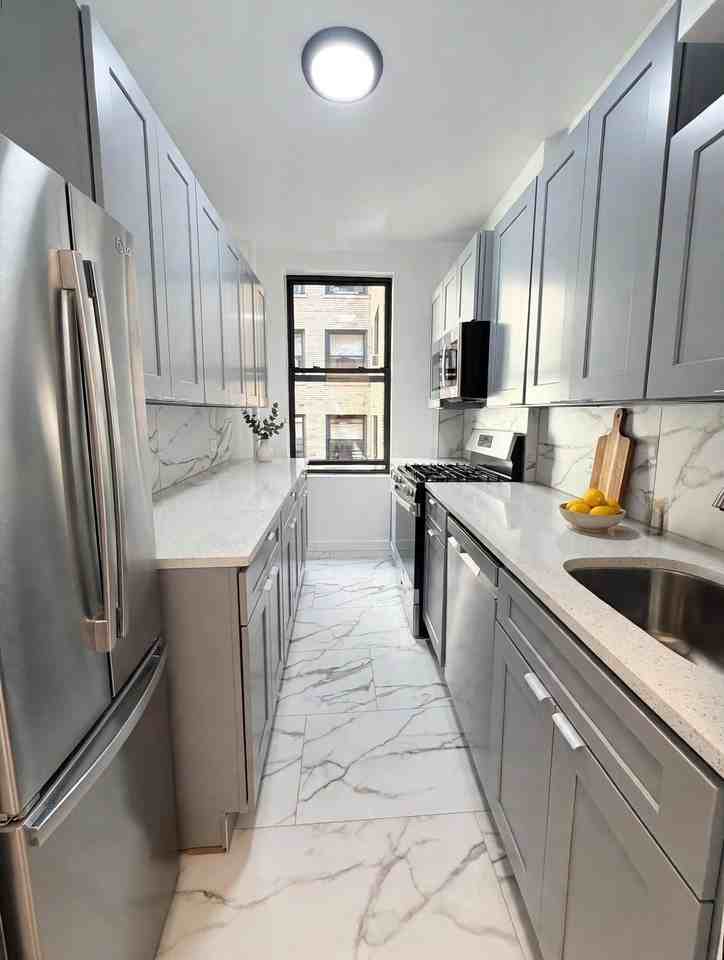 749 W End Ave #9B - Photo 2 of 9