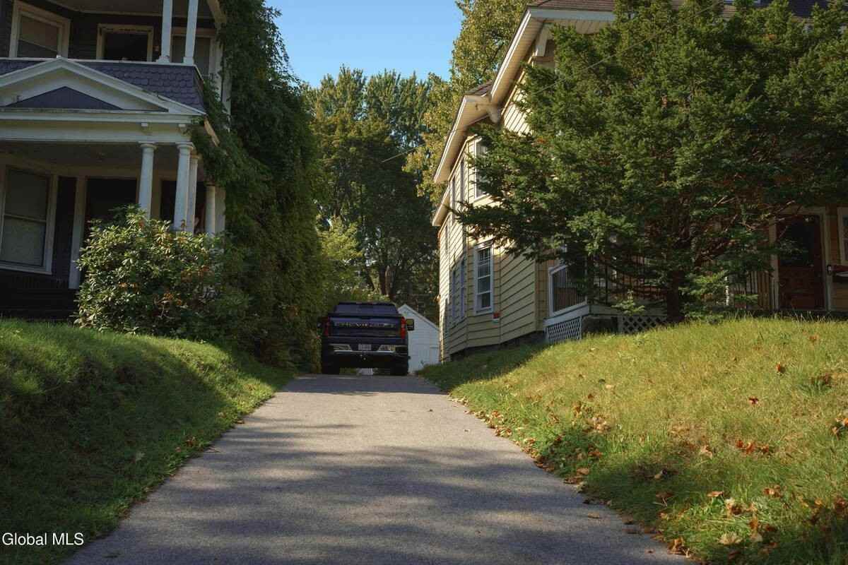 1014 Union St - Photo 3 of 30
