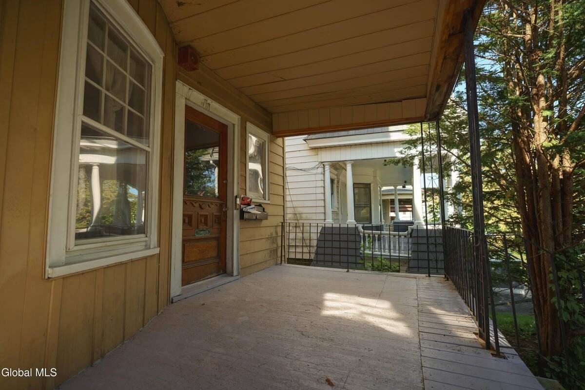 1014 Union St - Photo 4 of 30