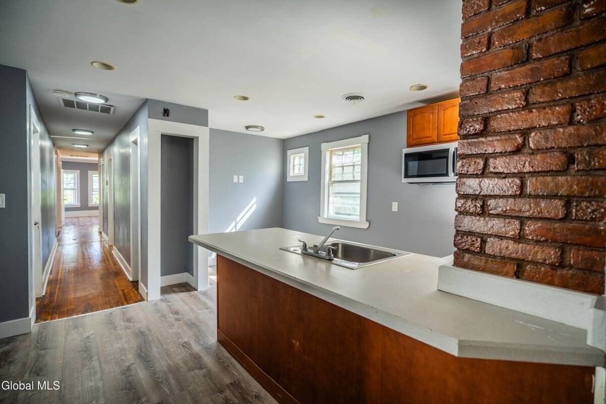 1014 Union St - Photo 7 of 30