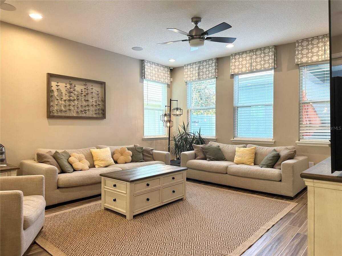 15824 Marina Bay Dr - Photo 4 of 36