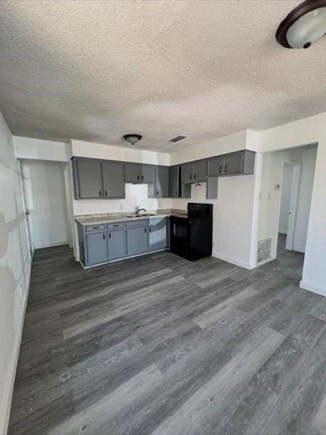 801 E 15th St #B - Photo 2 of 5