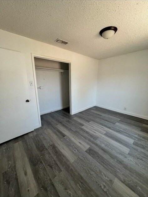 801 E 15th St #B - Photo 3 of 5
