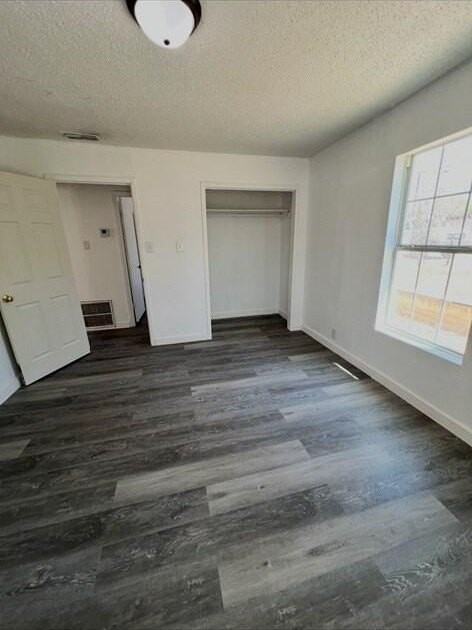 801 E 15th St #B - Photo 4 of 5