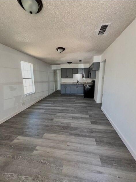 801 E 15th St #B - Photo 5 of 5