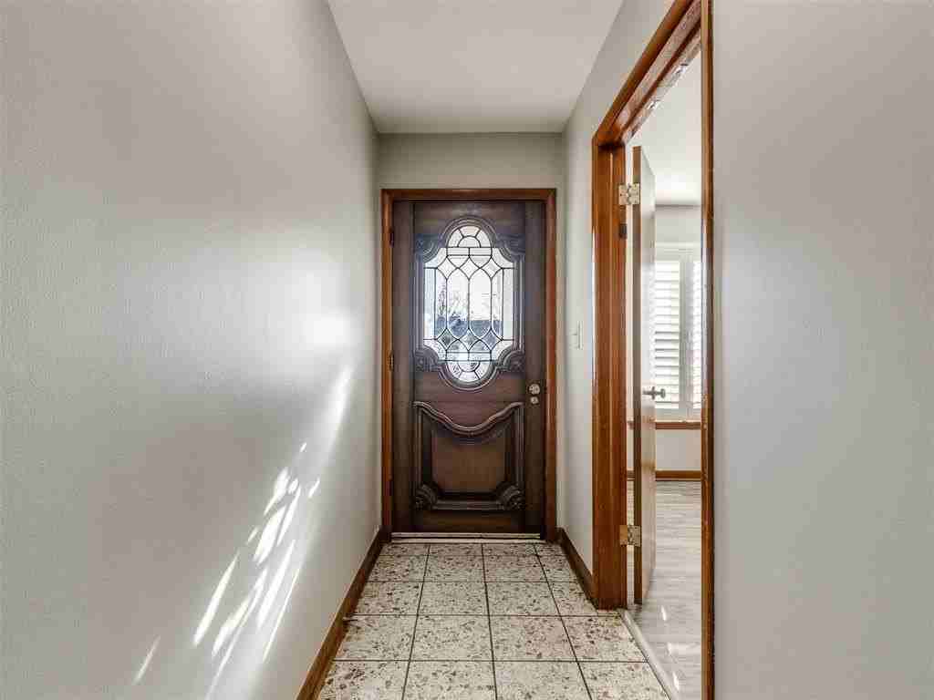 421 Foreman Ave - Photo 2 of 24