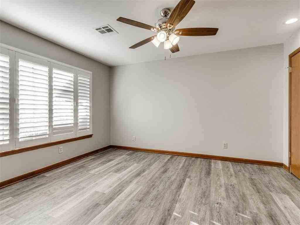 421 Foreman Ave - Photo 3 of 24