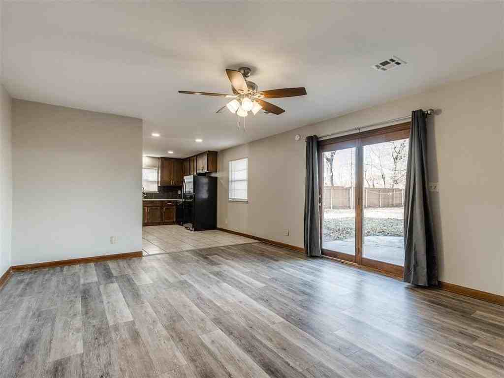 421 Foreman Ave - Photo 6 of 24