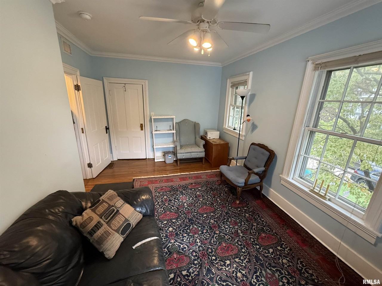 614 W Edwards St - Photo 2 of 14