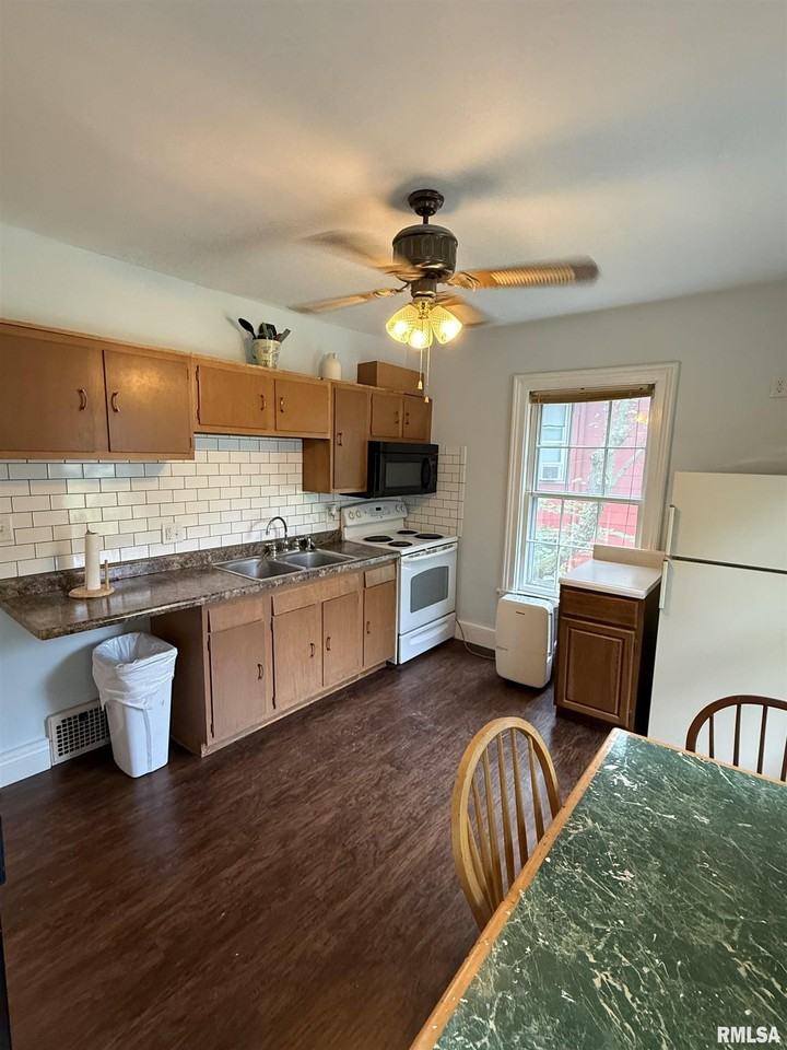 614 W Edwards St - Photo 4 of 14