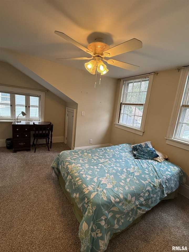 614 W Edwards St - Photo 5 of 14