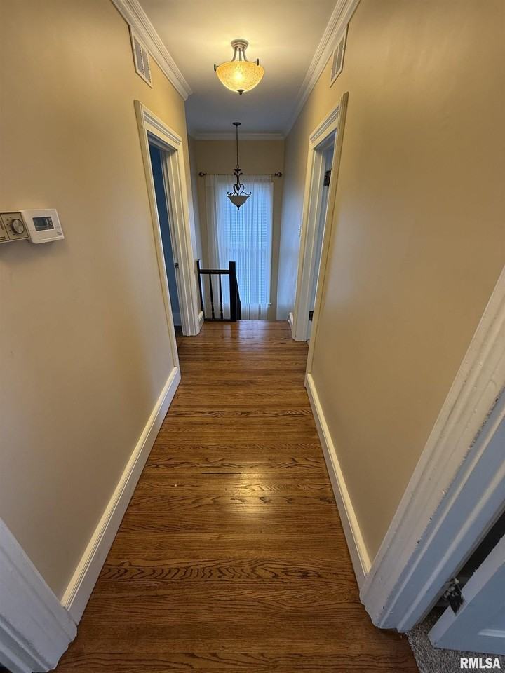 614 W Edwards St - Photo 7 of 14