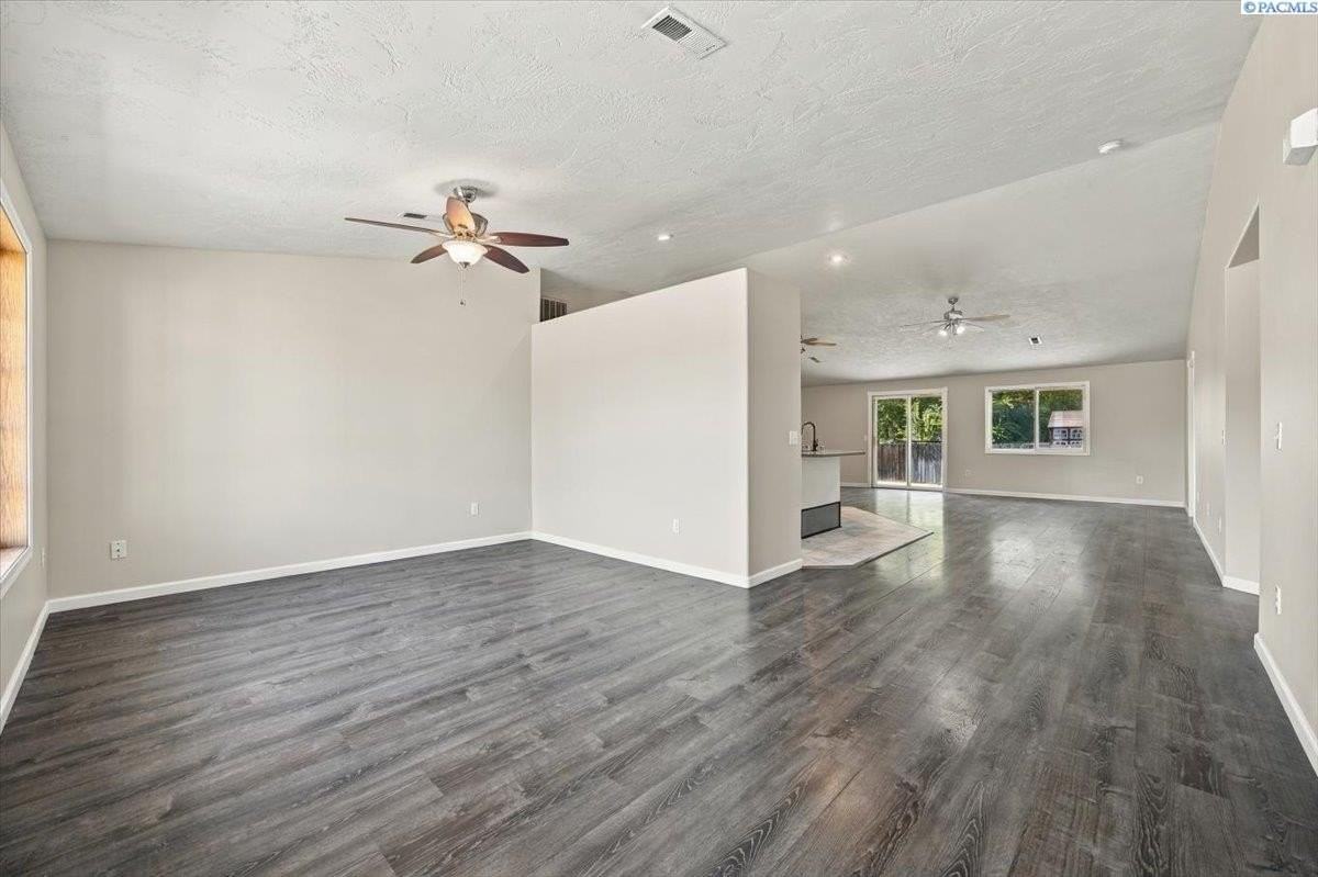 4910 S Washington Pl - Photo 5 of 33