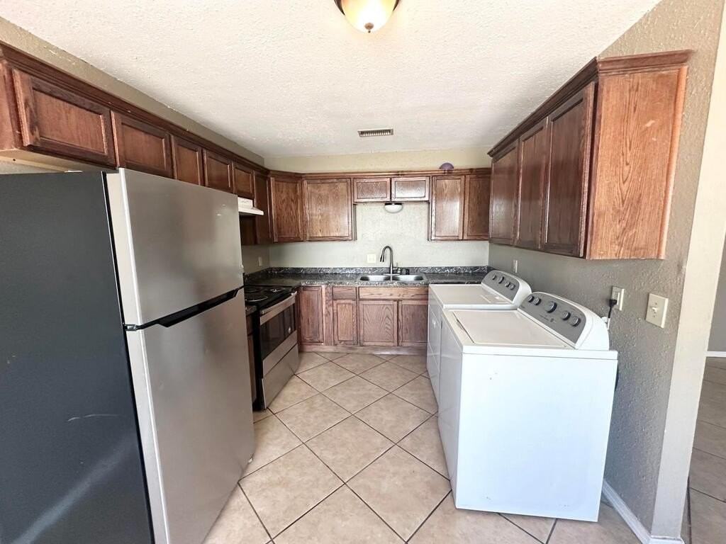 205 Edgewood Dr #C - Photo 4 of 8