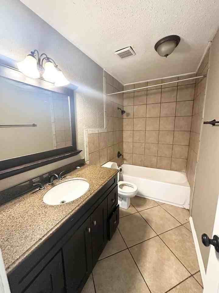205 Edgewood Dr #C - Photo 6 of 8