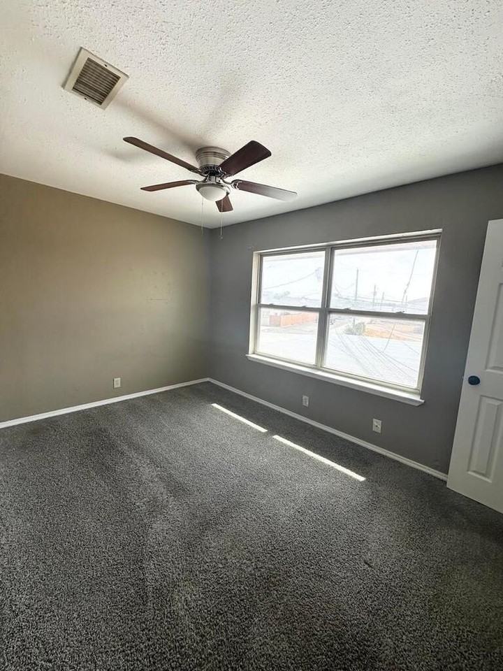 205 Edgewood Dr #C - Photo 7 of 8