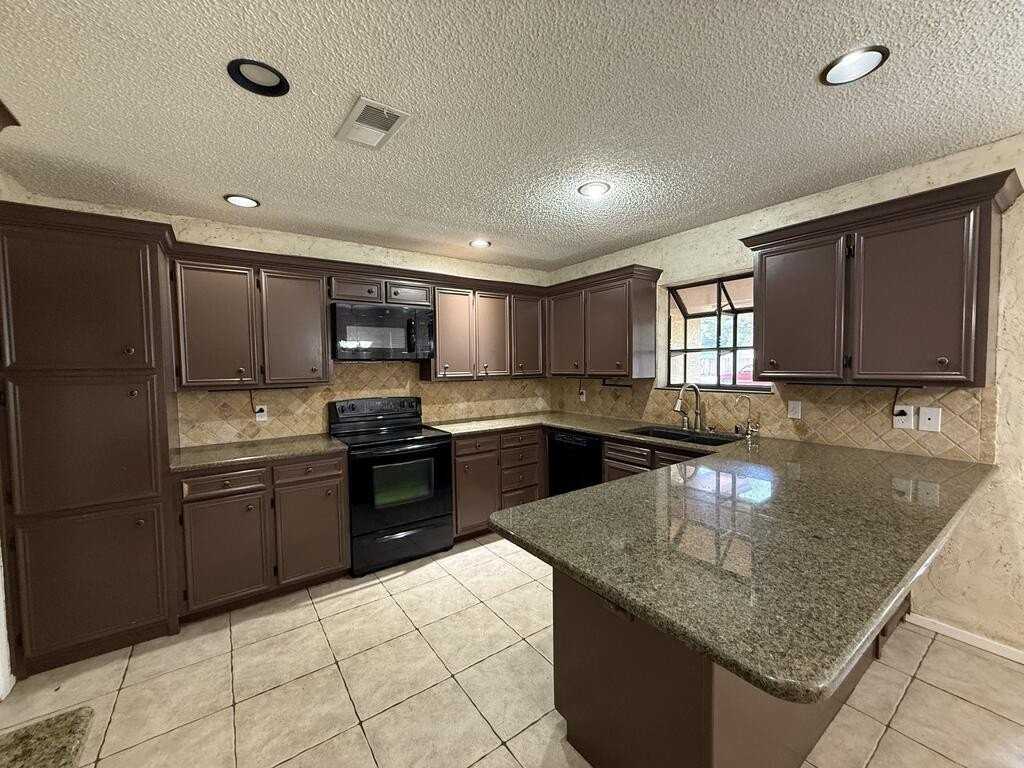 4107 Angelina Dr - Photo 3 of 7