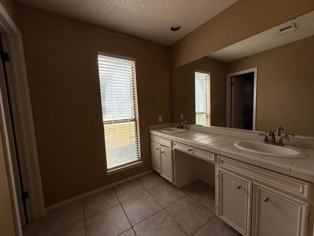 4107 Angelina Dr - Photo 5 of 7