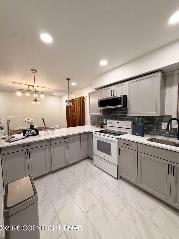 7369 Ventnor Dr - Photo 4 of 15