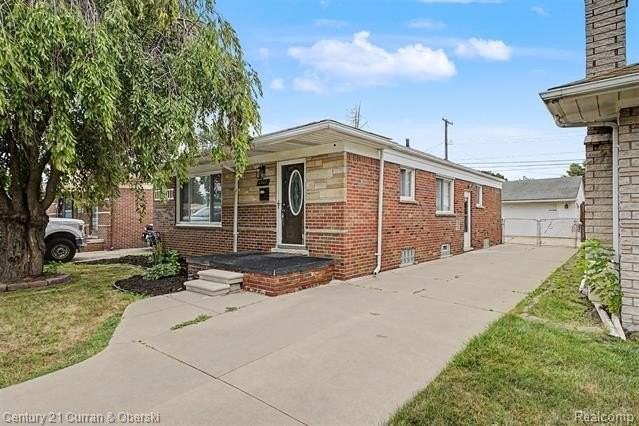 4205 Katherine St - Photo 2 of 36