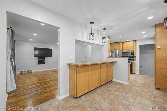 4205 Katherine St - Photo 6 of 36