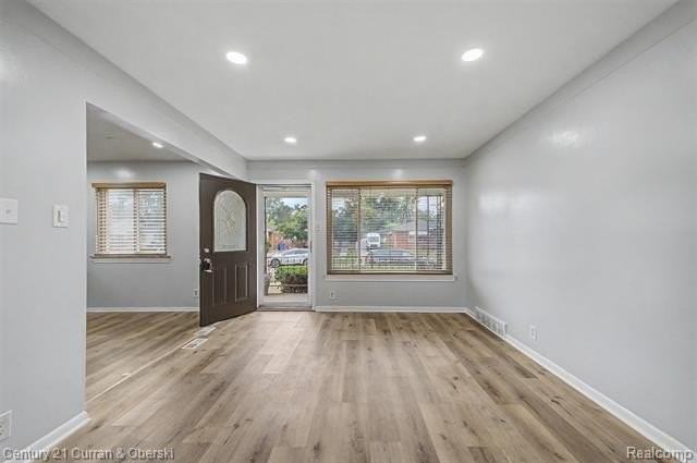 24315 Currier St - Photo 4 of 29