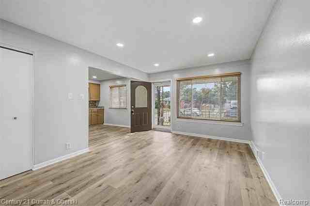 24315 Currier St - Photo 5 of 29