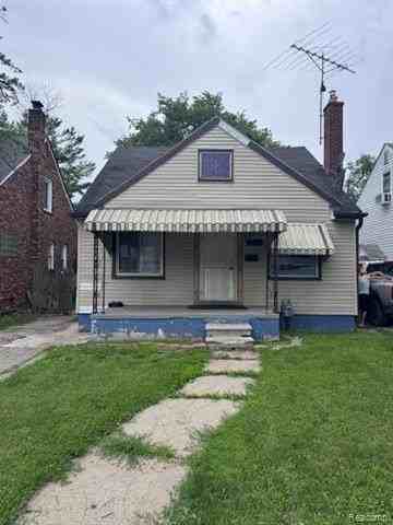 7337 Woodmont Ave - Photo 2 of 10