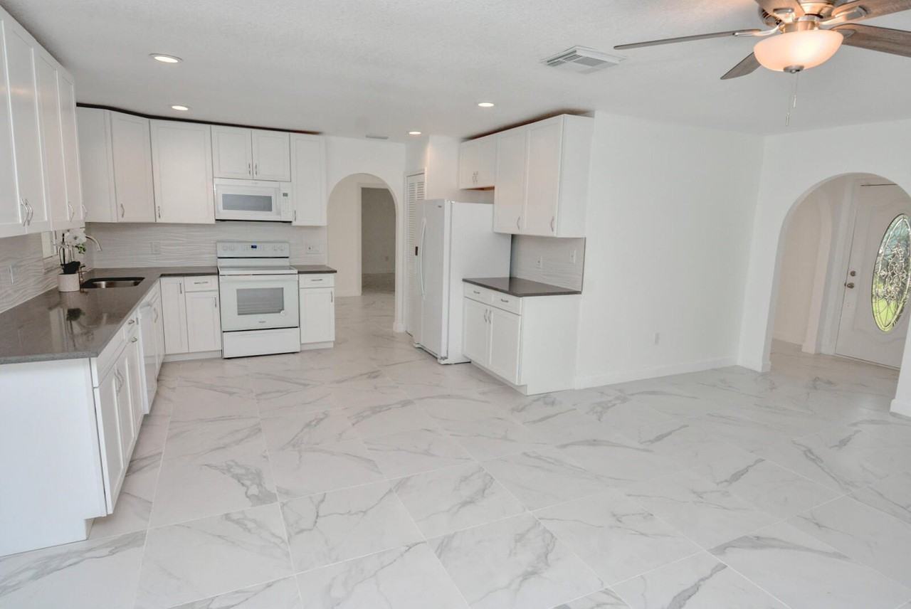 943 Se Browning Ave - Photo 5 of 34