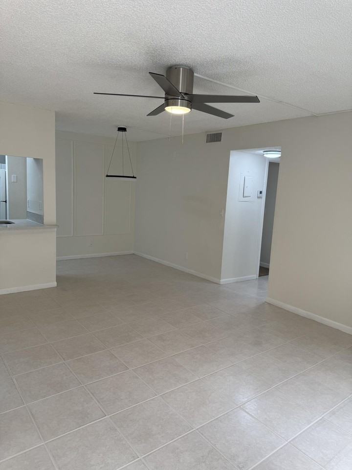819 Twin Lakes Dr #31C - Photo 4 of 17