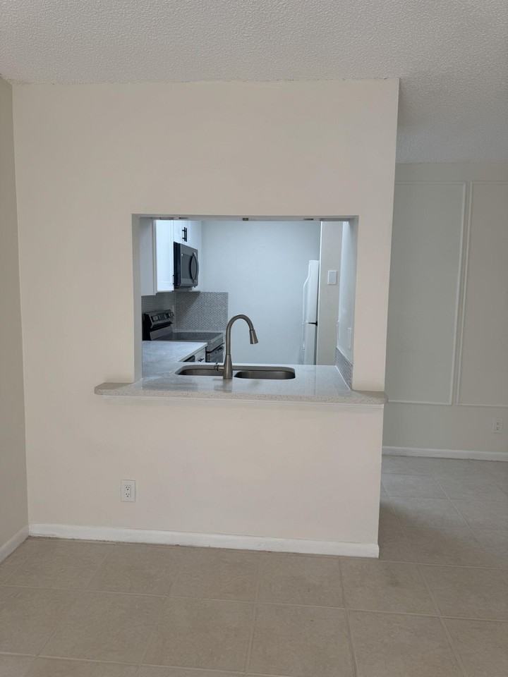 819 Twin Lakes Dr #31C - Photo 6 of 17