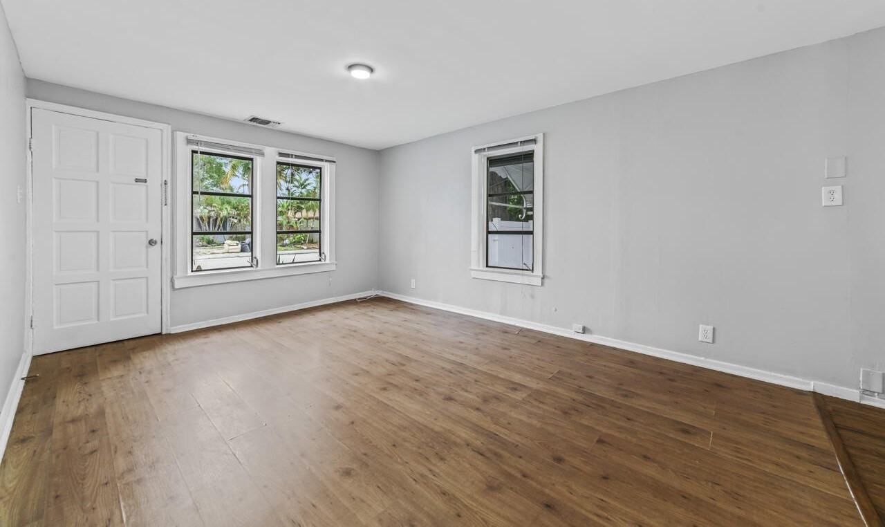645 Ne 38th St #A - Photo 6 of 20