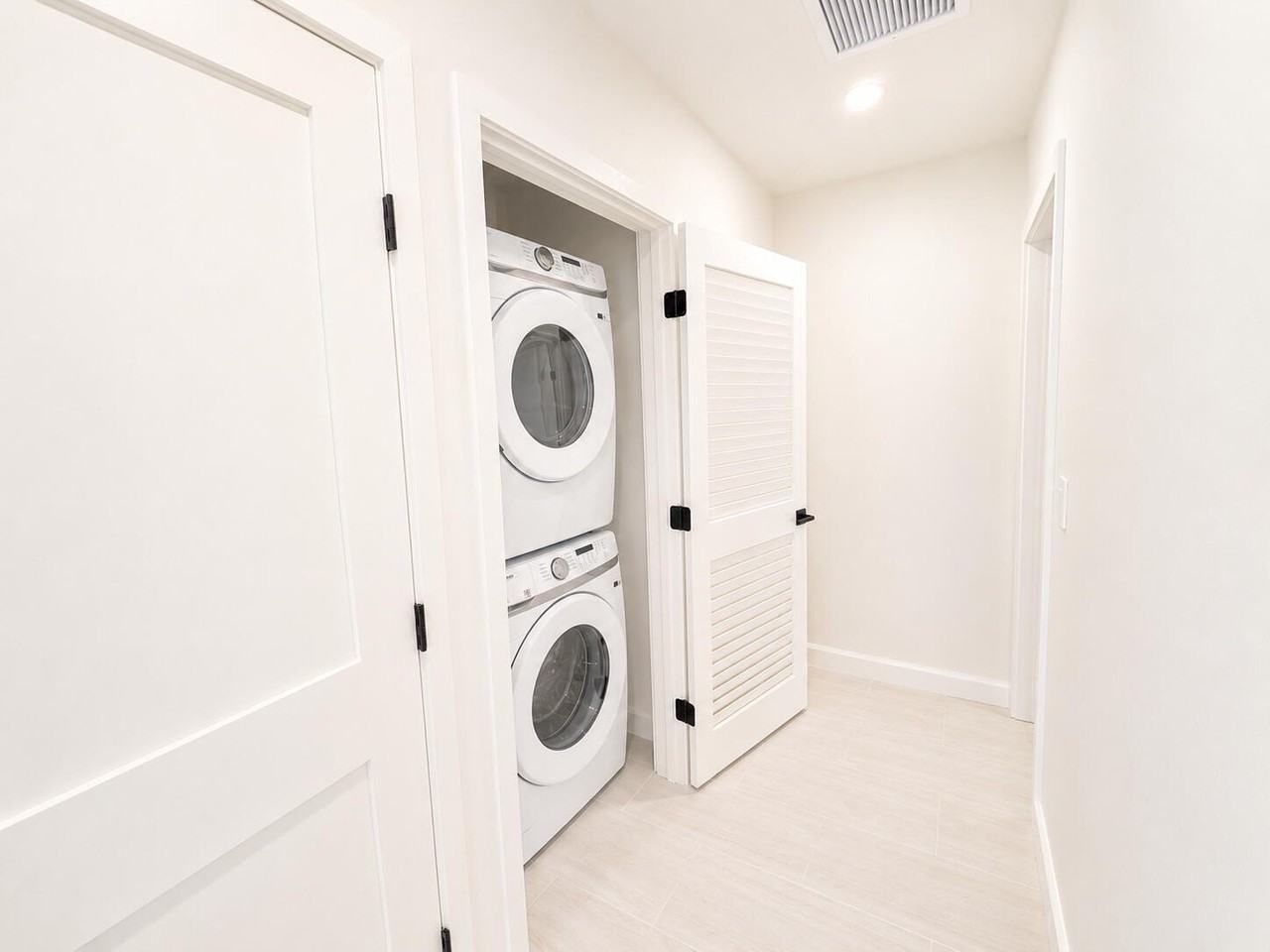 274 Se 9th Ave #3 - Photo 6 of 14