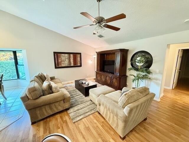 1919 Lindsey Ct - Photo 6 of 30