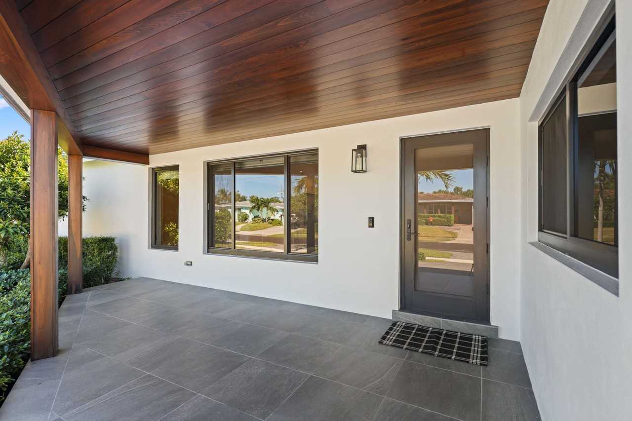 340 Ne 23rd Way - Photo 4 of 48