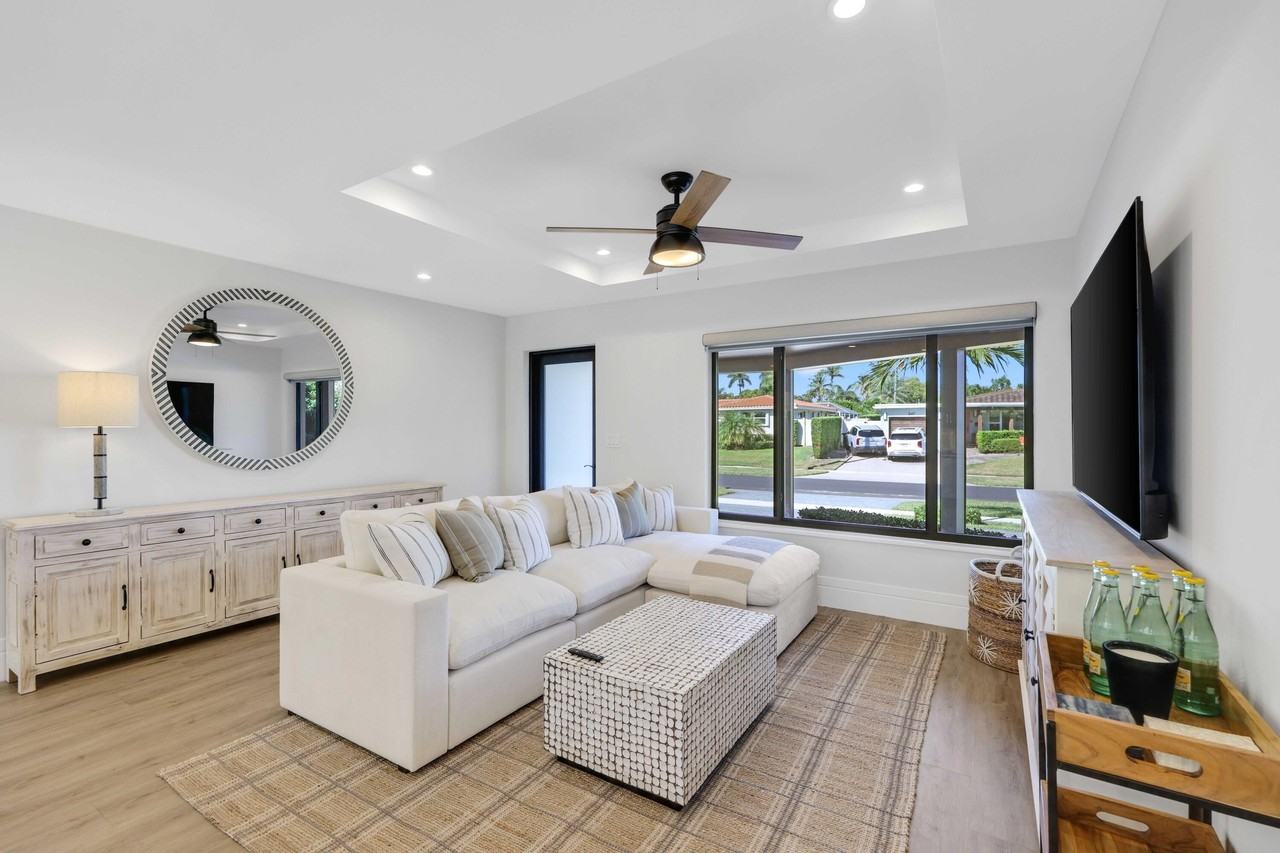 340 Ne 23rd Way - Photo 6 of 48