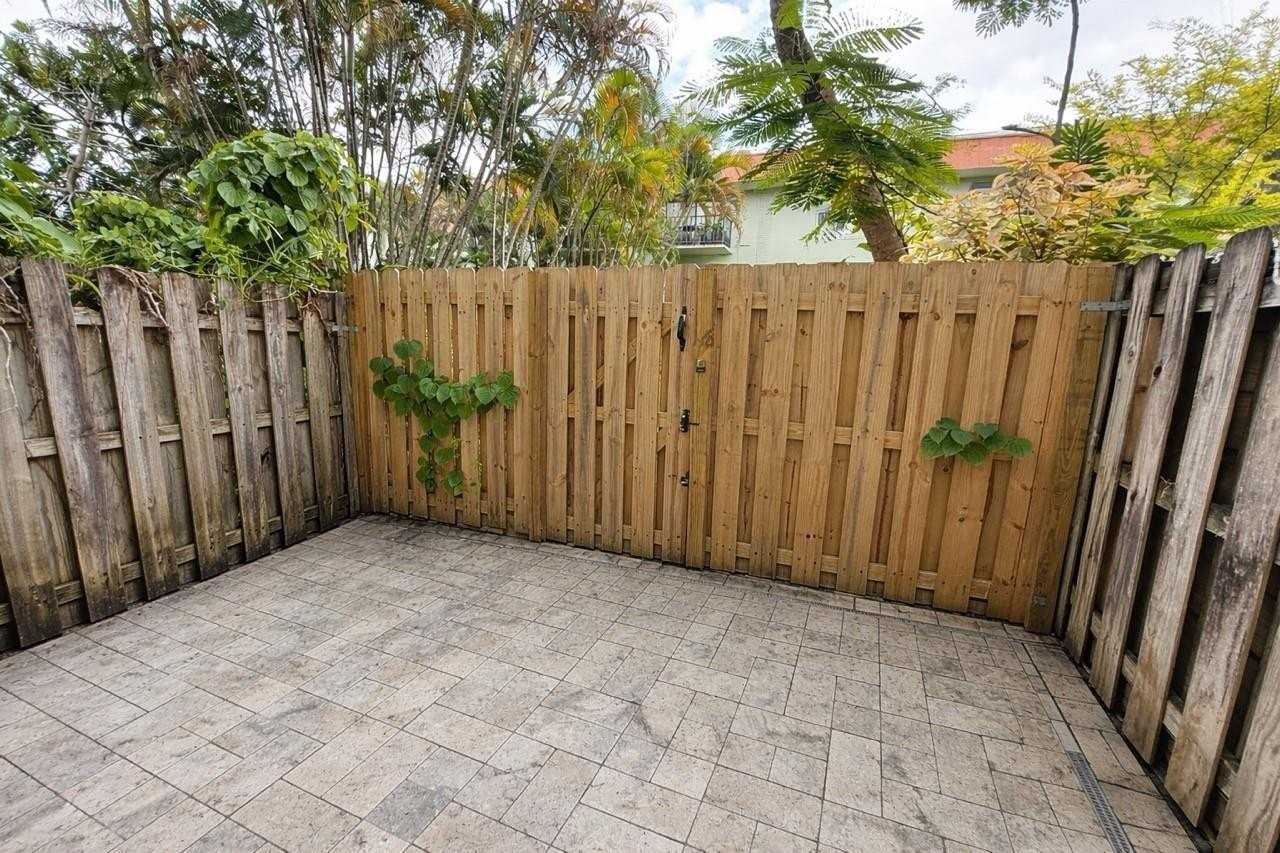 809 W Oakland Park Blvd #K4 - Photo 2 of 8