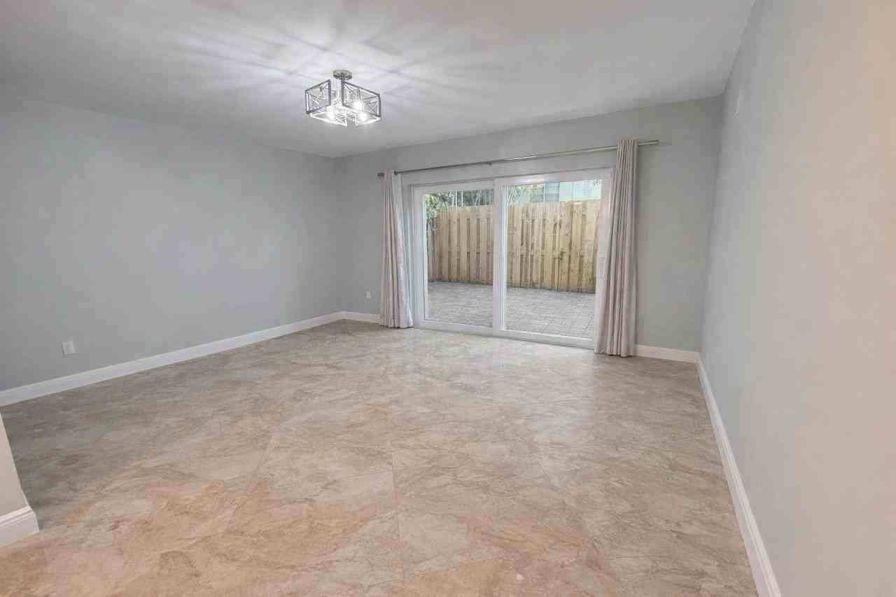 809 W Oakland Park Blvd #K4 - Photo 3 of 8