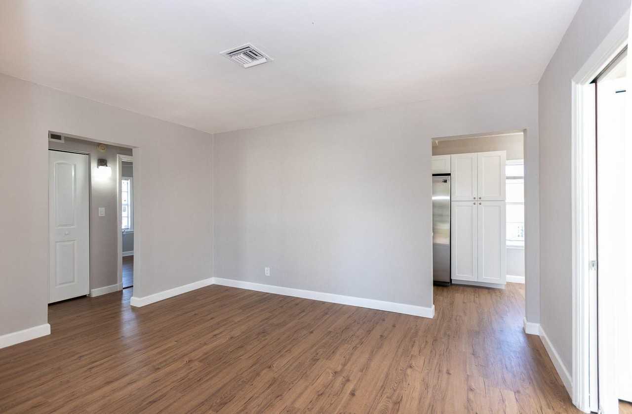 823 Se 3rd Ave - Photo 2 of 14