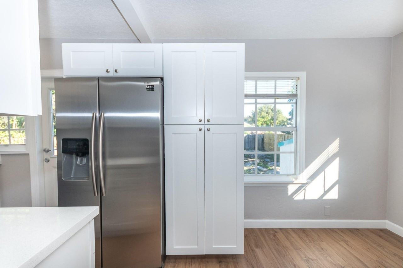 823 Se 3rd Ave - Photo 4 of 14