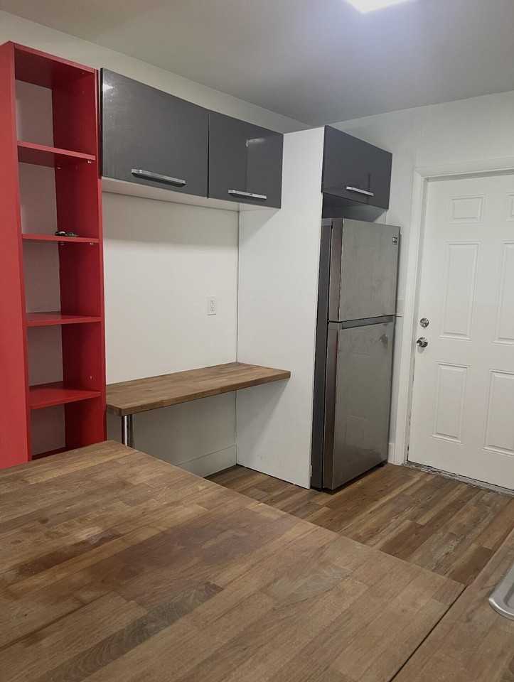 805 19th St - Photo 2 of 10