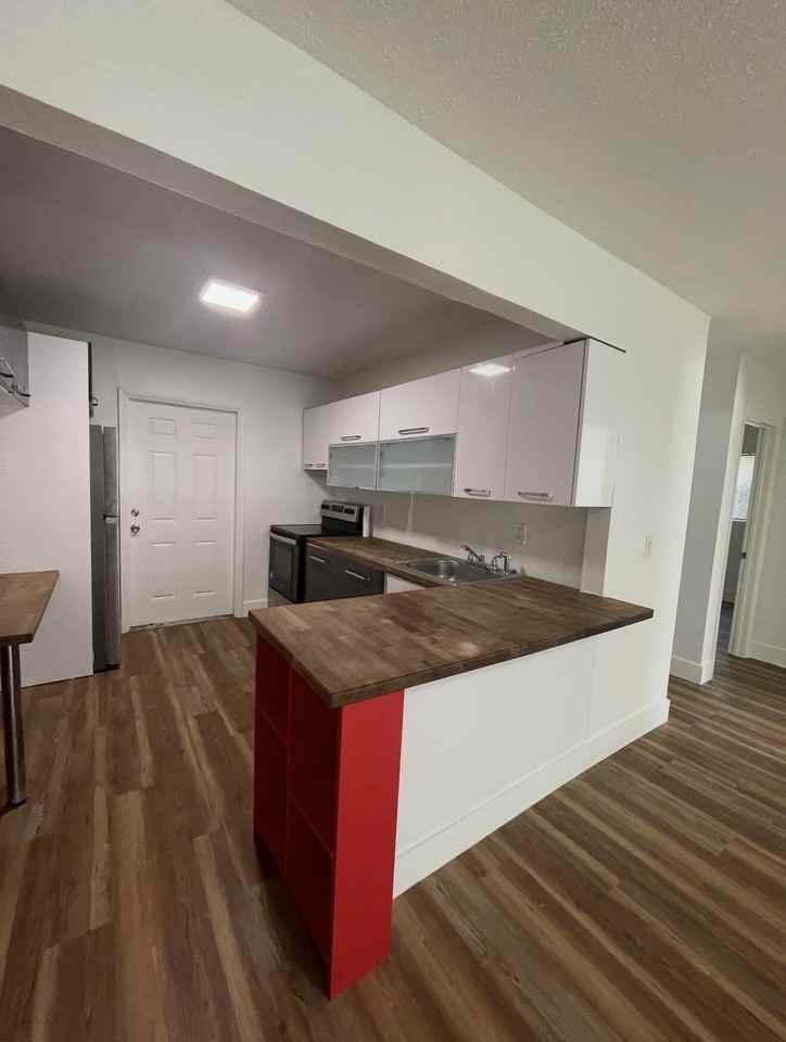 805 19th St - Photo 4 of 10