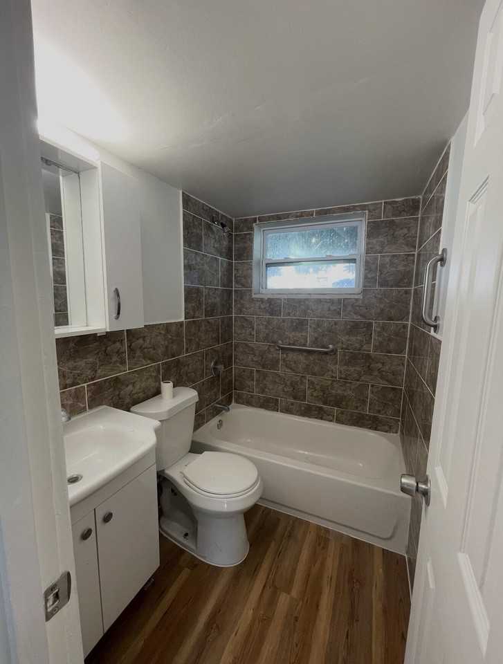 805 19th St - Photo 6 of 10