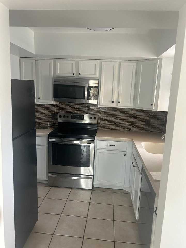 1627 Se Green Acres Cir #Z203 - Photo 3 of 9
