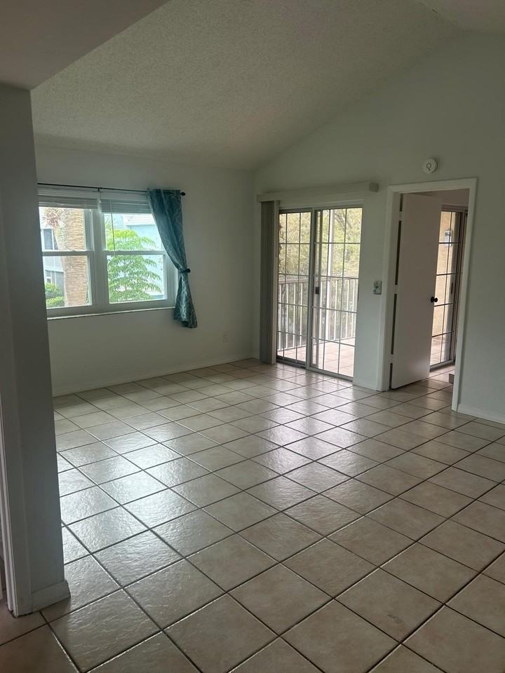 1627 Se Green Acres Cir #Z203 - Photo 4 of 9