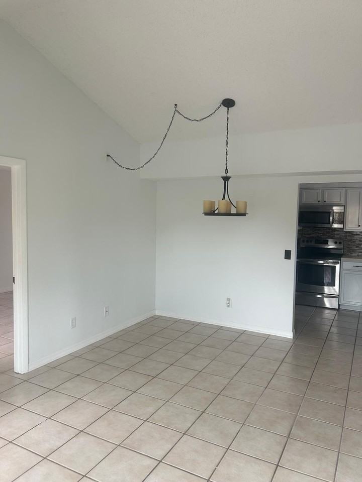 1627 Se Green Acres Cir #Z203 - Photo 5 of 9