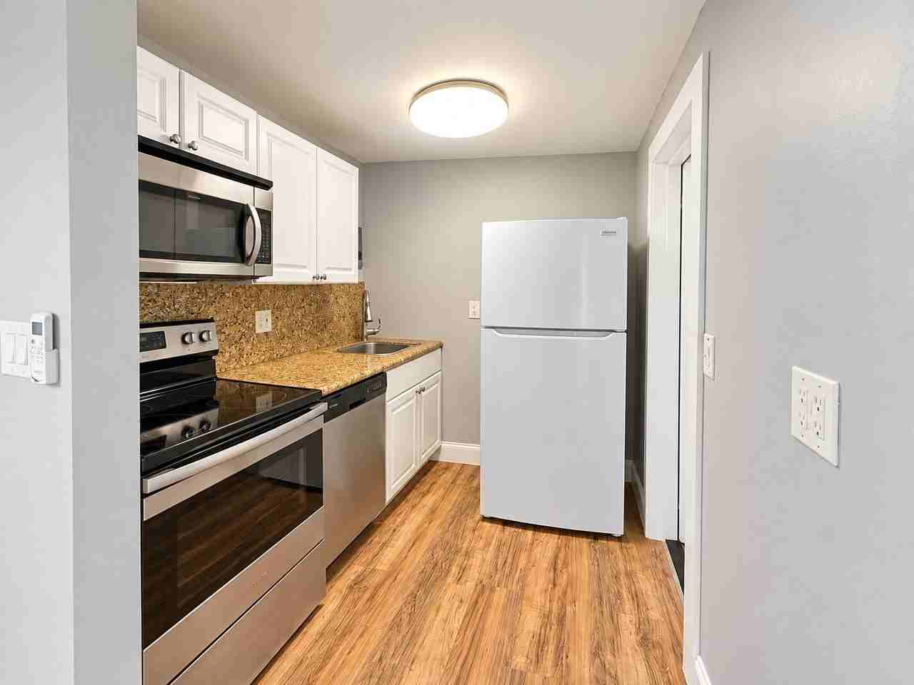 32 Lake Osborne Dr #9 - Photo 2 of 13