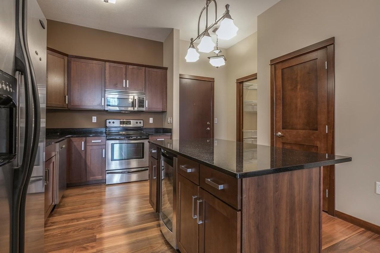 270 4th St E #504 - Photo 4 of 32